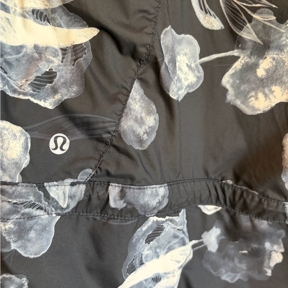 Lululemon Floral Black and White Women's Jacket - Picture 8 of 10
